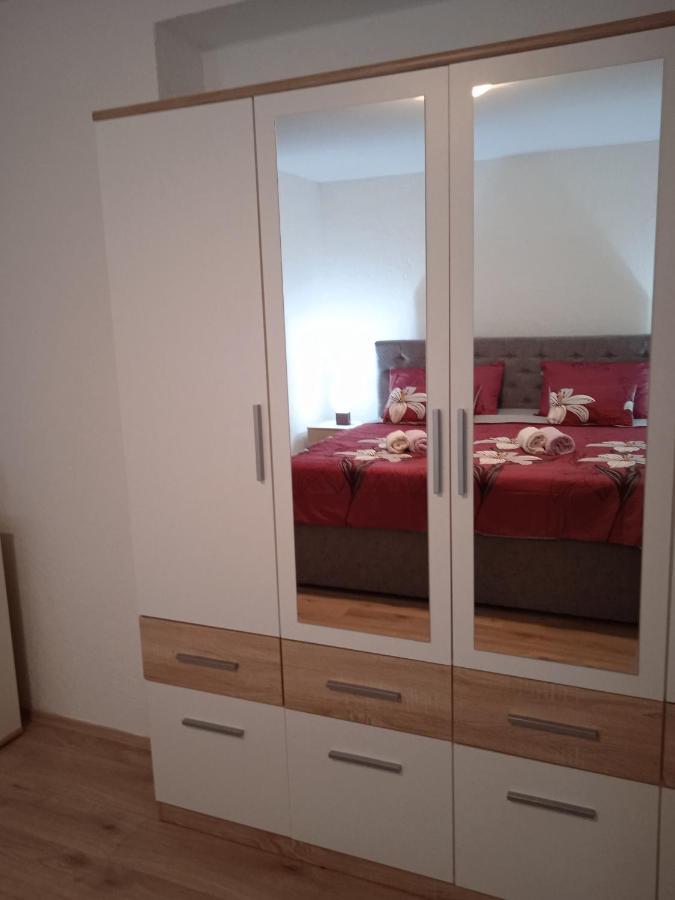 Apartment Fortica セニ エクステリア 写真